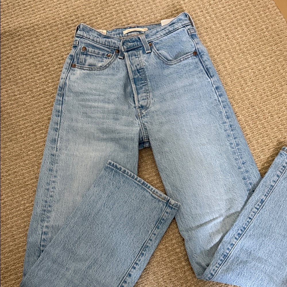 Levi's Women’s Light Blue Straight Jeans